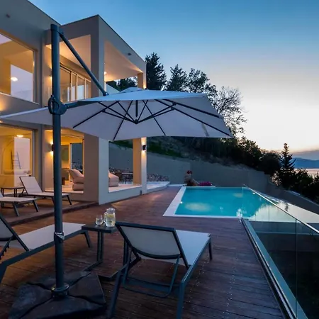 Boukaris Sleeps 8 Pool Air Con Wifi Willa Mpoukaris