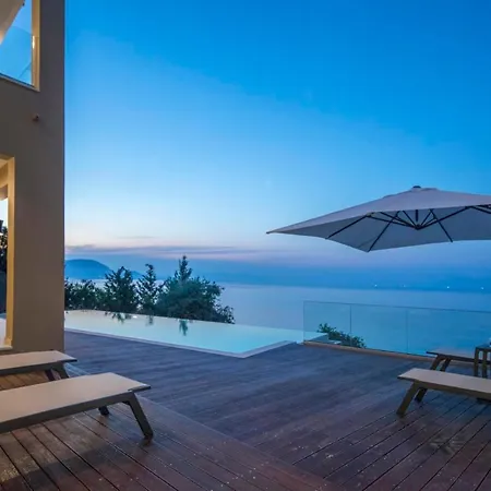 Boukaris Sleeps 8 Pool Air Con Wifi * Mpoukaris