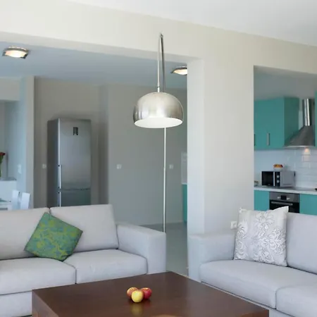 Willa Boukaris Sleeps 8 Pool Air Con Wifi