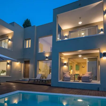 Boukaris Sleeps 8 Pool Air Con Wifi * Mpoukaris