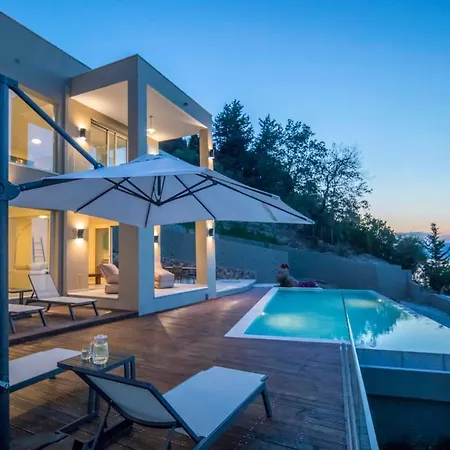 Boukaris Sleeps 8 Pool Air Con Wifi Willa Mpoukaris