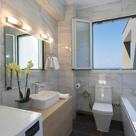 Boukaris Sleeps 8 Pool Air Con Wifi