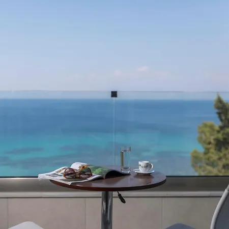 Boukaris Sleeps 8 Pool Air Con Wifi *