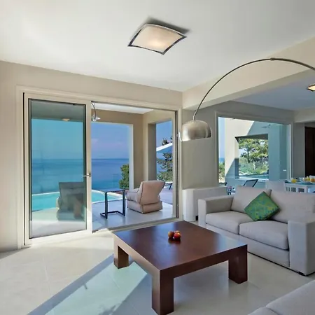 Boukaris Sleeps 8 Pool Air Con Wifi Villa