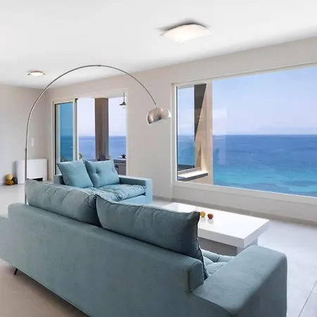 Boukaris Sleeps 8 Pool Air Con Wifi *